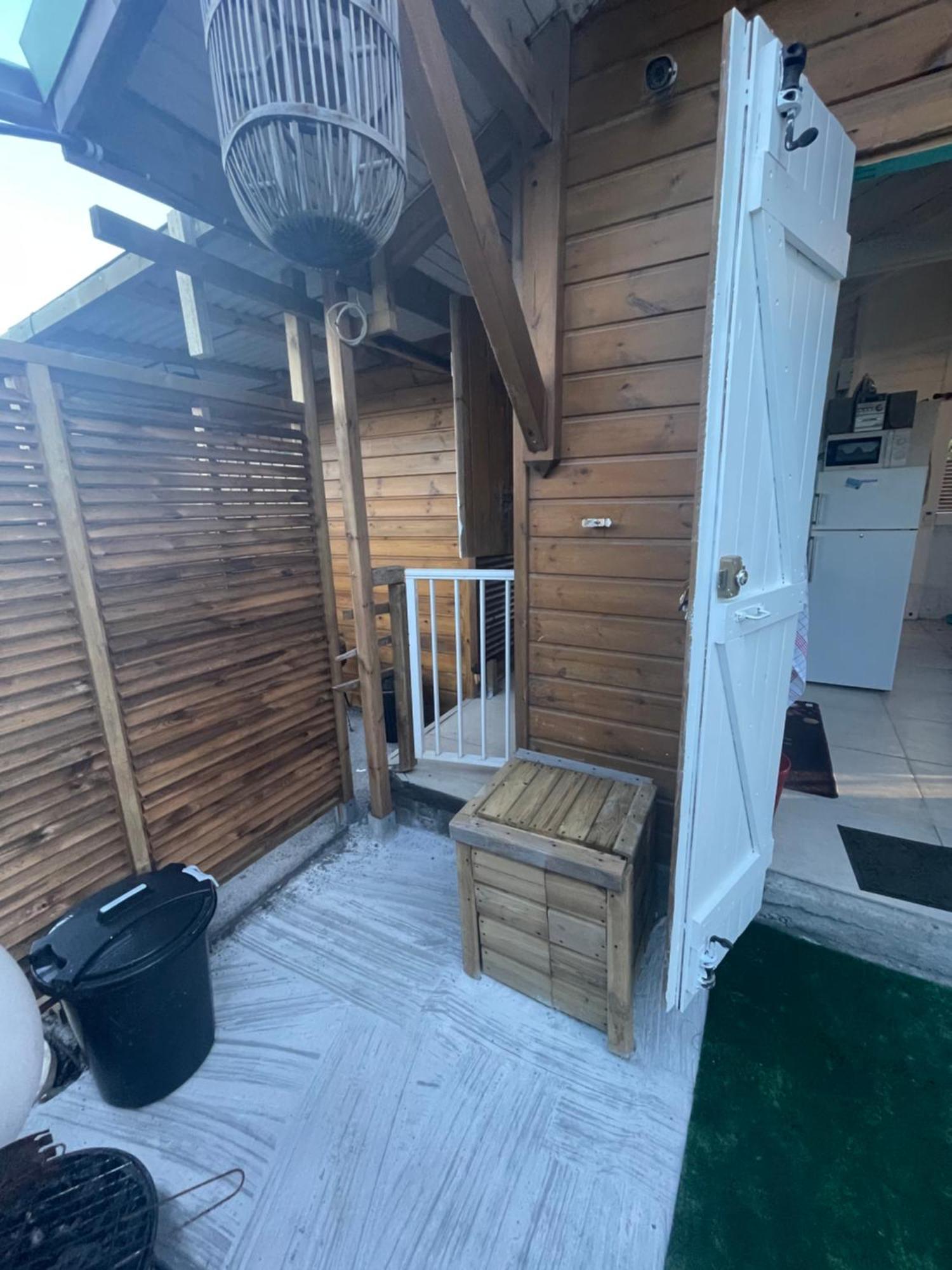 2 Bungalows Au Bord De La Plage De Montal A Moule Loues Individuellement Ou Ensemble Le Moule Bagian luar foto